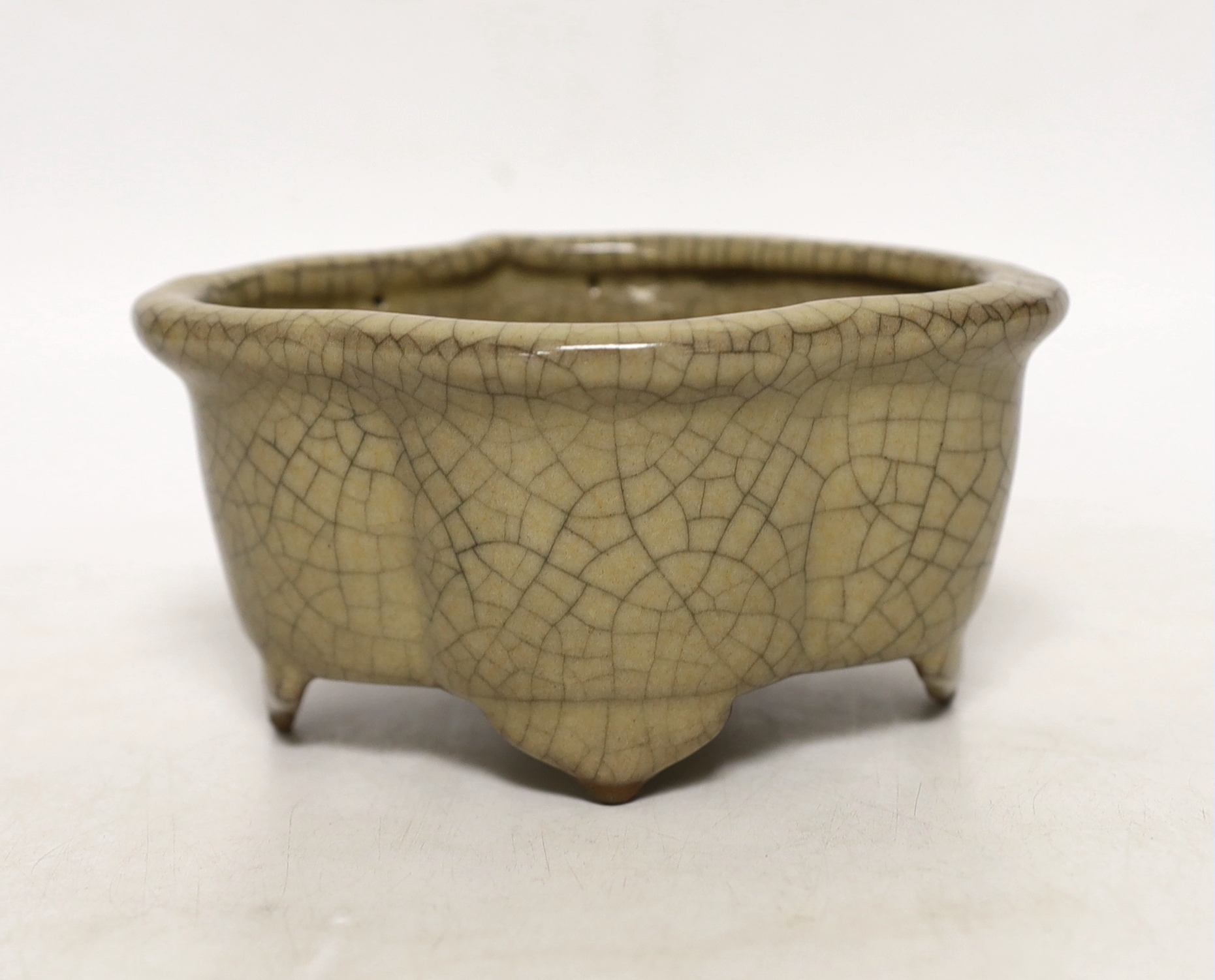 A Chinese crackle glaze jardiniere, 14cm wide